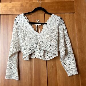 Just Bee Queen Crochet Lace Crop Top